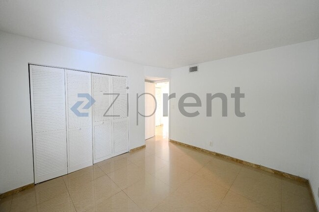 Building Photo - 1250 Miami Rd