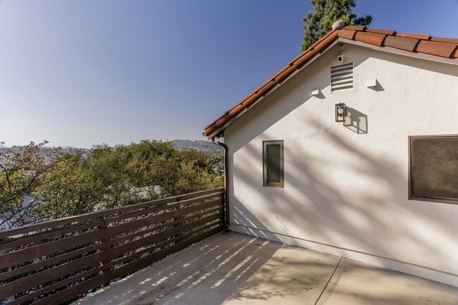 Building Photo - Charming Spanish Style Home in Silver Lake...