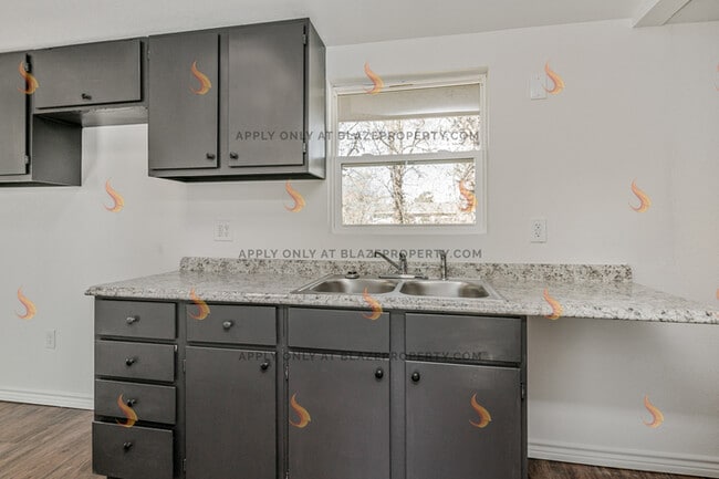 Building Photo - Updated 1-Bed Bungalow in South San Jacinto
