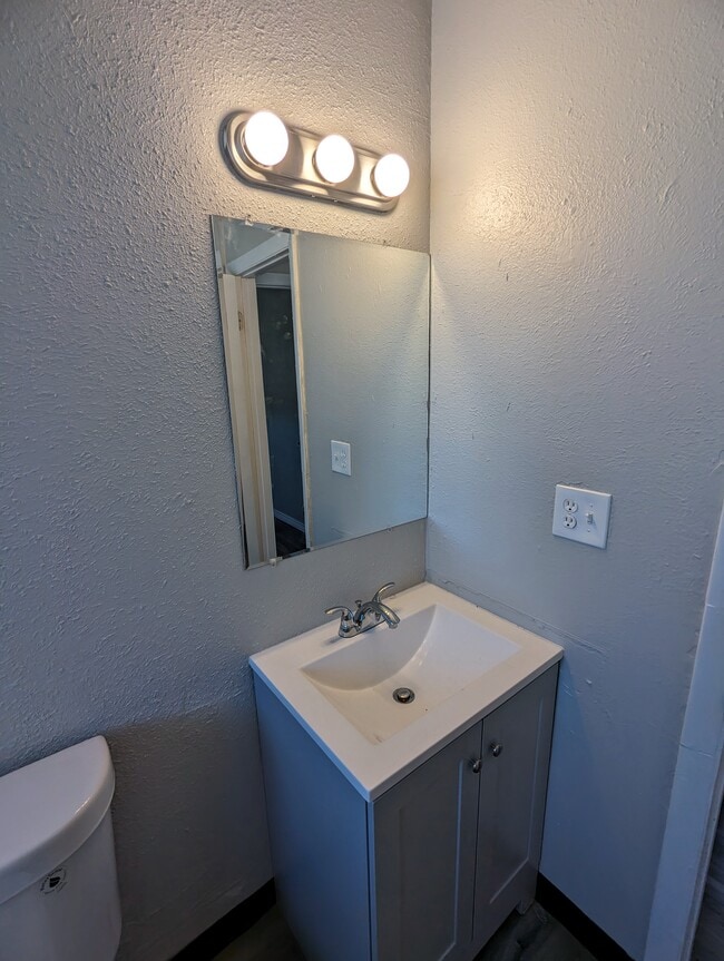 Building Photo - 6631 Julian St