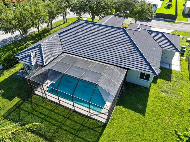 Building Photo - 6402 SW 93rd Pl