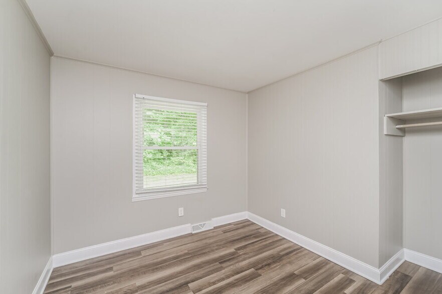 Building Photo - 617 Dunbrook Ln