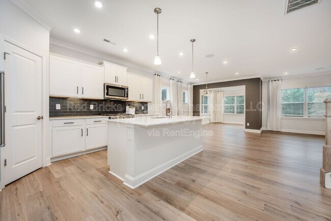 Building Photo - 19016 Yellow Birch Dr