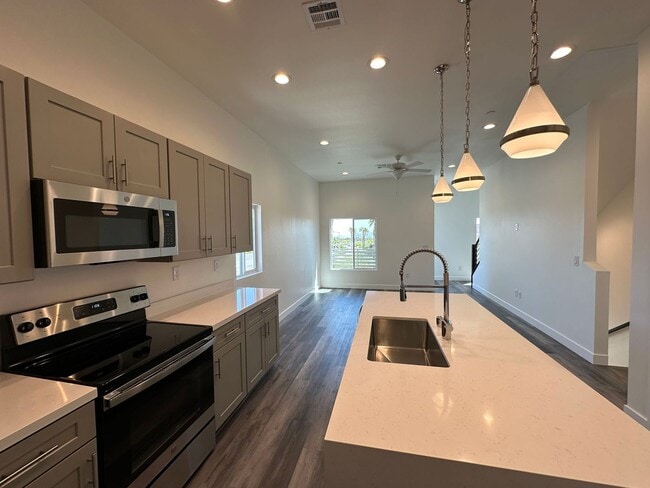 Building Photo - Your Dream Home Awaits: Spacious Summerlin...