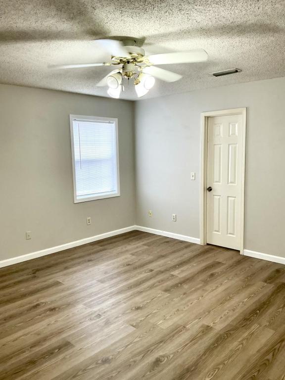 Building Photo - 617 Green Dr