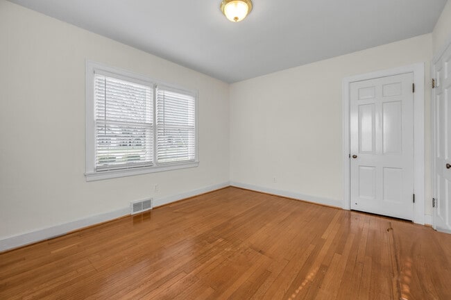Building Photo - 538 Chinoe Rd