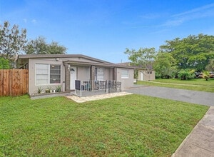 Building Photo - 740 SW 10th St
