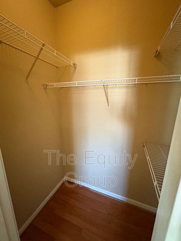 Building Photo - 6227 W Oak Ave