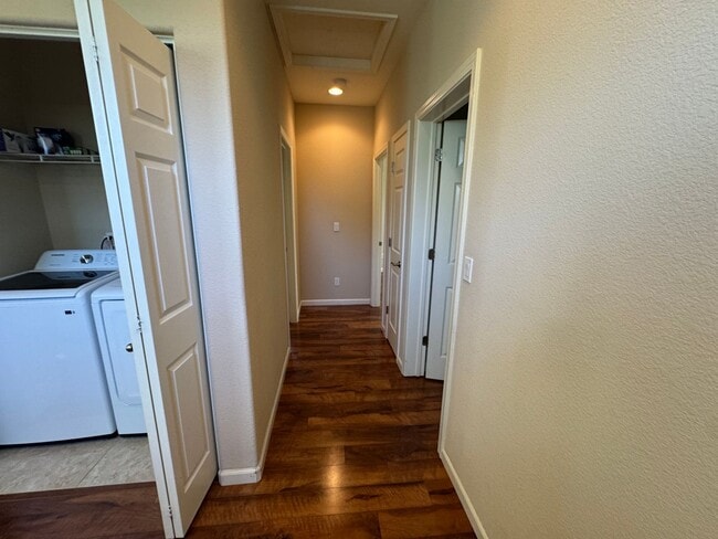 Building Photo - 2120 Virginia Lake Way