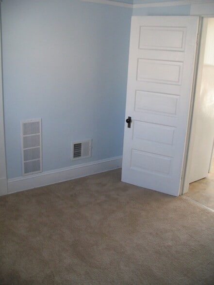 Building Photo - 10121 Foster Ave