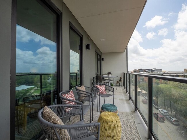 Building Photo - 1701 Simond Ave Ave