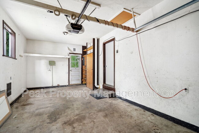 Building Photo - 1512 Brentwood Dr