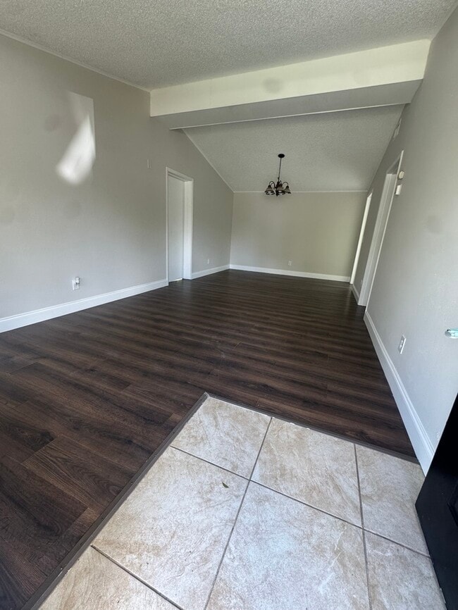 Building Photo - 1344 Lodge Terrace