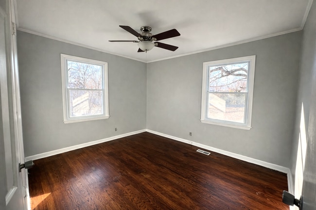 Building Photo - SEE IT NOW: Charming Home in a Quiet Kansas City Neighborhood!