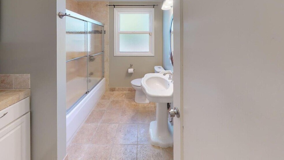 Building Photo - 3023 Beverly St