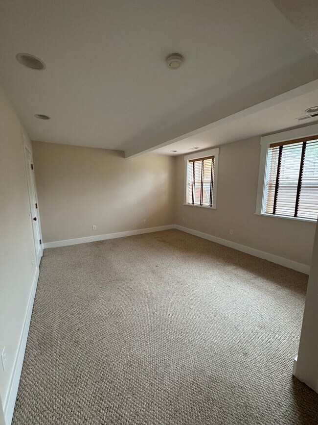 Building Photo - Nice single family home in the "OLD NORTH END"