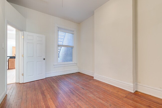 Building Photo - 1006 Park Ave