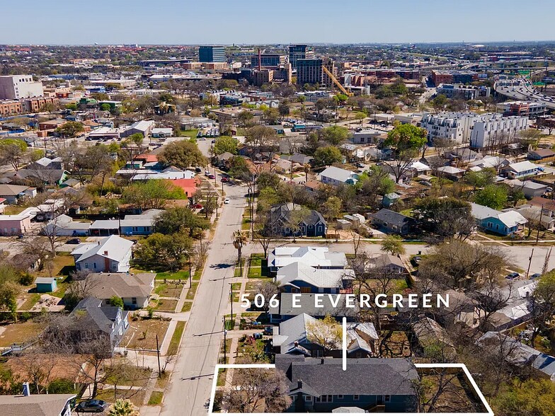 Building Photo - 506 E Evergreen St