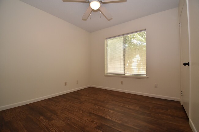 Building Photo - Saratoga Street Duplex