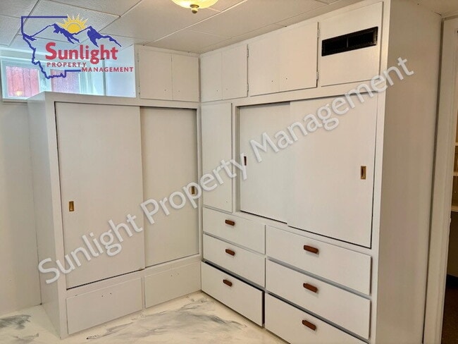 Building Photo - 3 Bed 1.5 Bath Home on Large Corner Lot