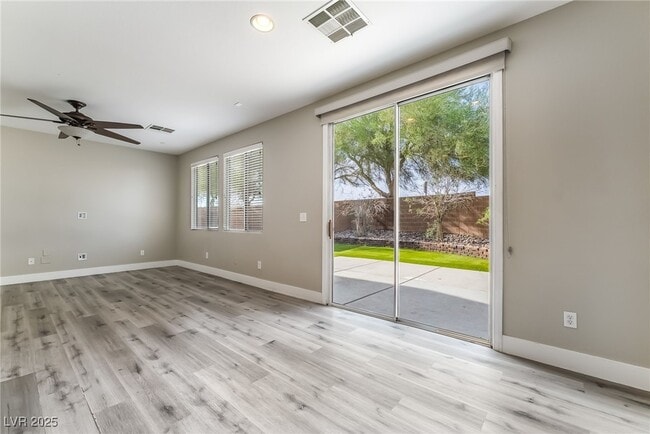 Building Photo - 10667 Mann St