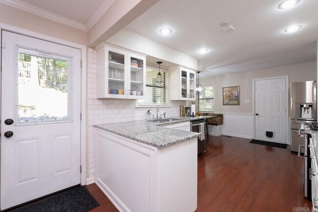 Building Photo - 1720 Jennifer Dr