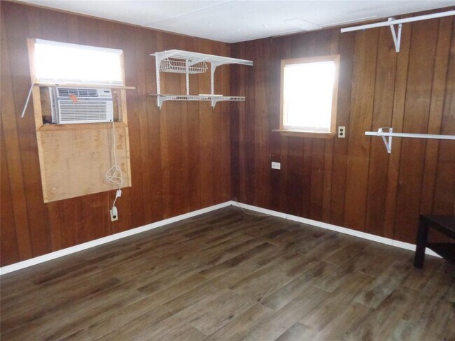 Building Photo - 910 Bunton Ln