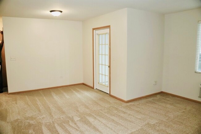 Building Photo - 1494 McClure Rd