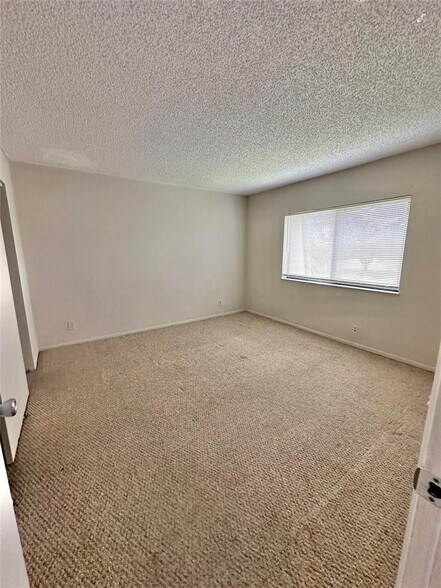 Building Photo - 11622 Royal Palm Blvd