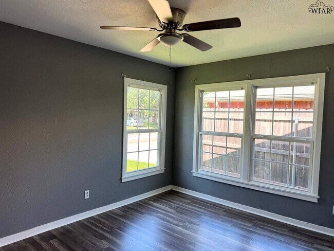 Building Photo - 2949 Cunningham Dr