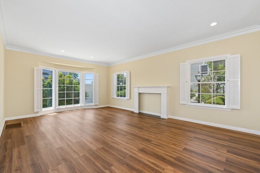 Building Photo - 8724 Shoreham Dr