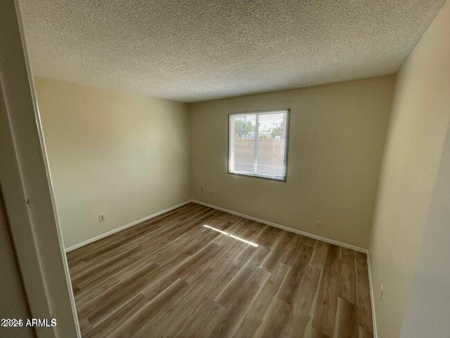 Building Photo - 2709 S Alder Dr