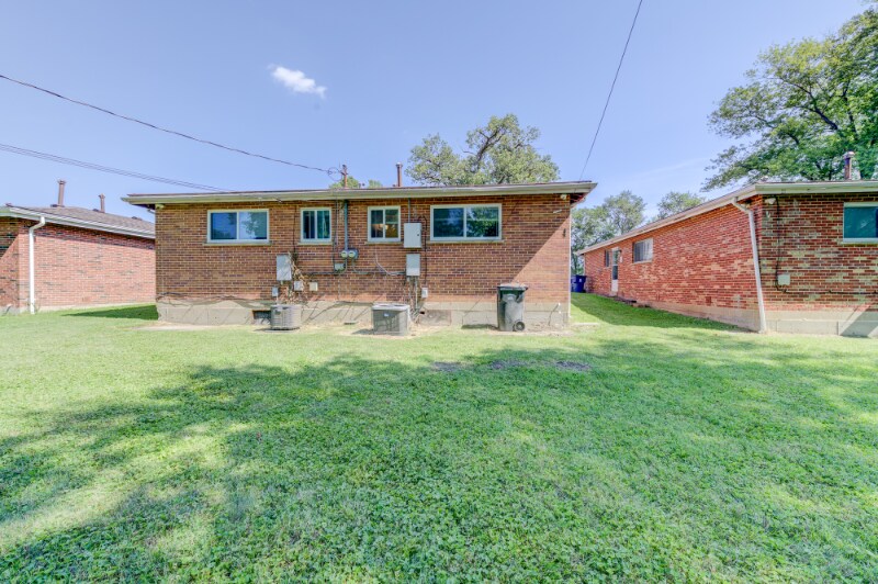 Building Photo - 10768 Tropic Dr