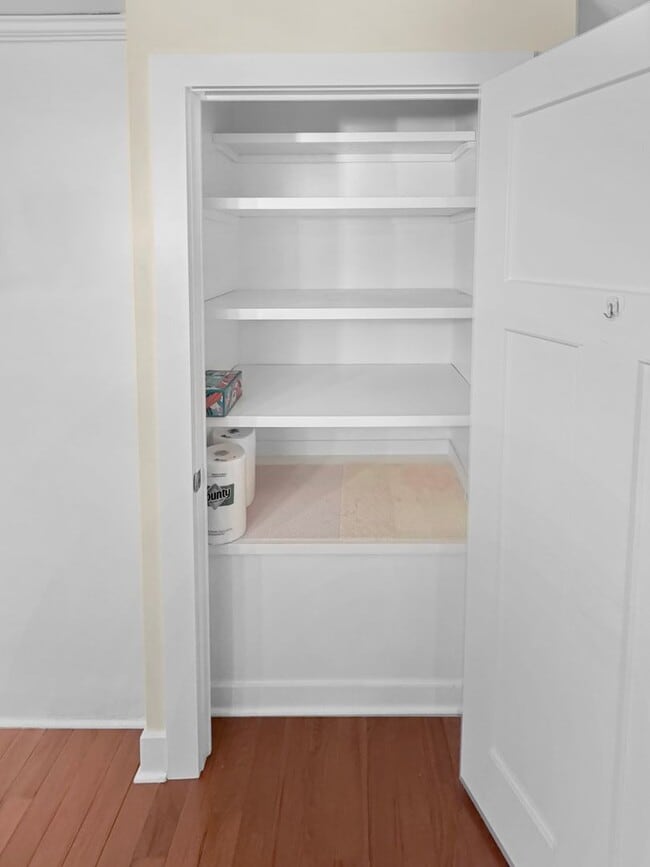 Building Photo - 15858 Lake Ave