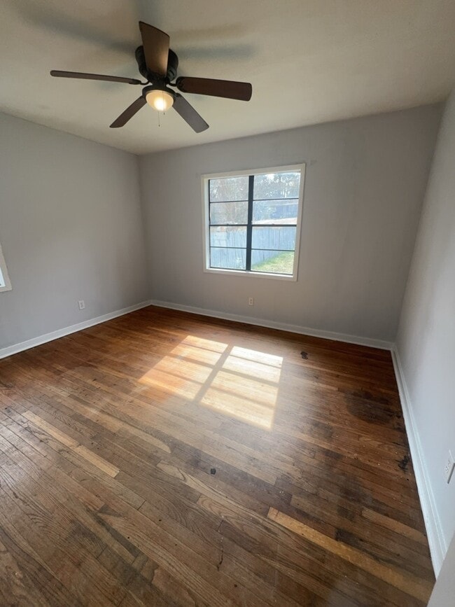 Building Photo - 320 Lawrence Rd