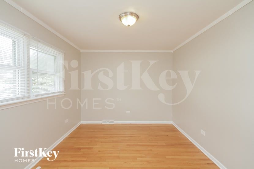 Building Photo - 438 E 191st Pl