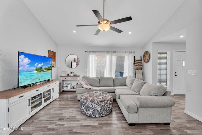 Building Photo - 1510 E Commerce Ave