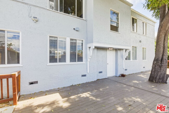 Building Photo - 2710 Bellevue Ave