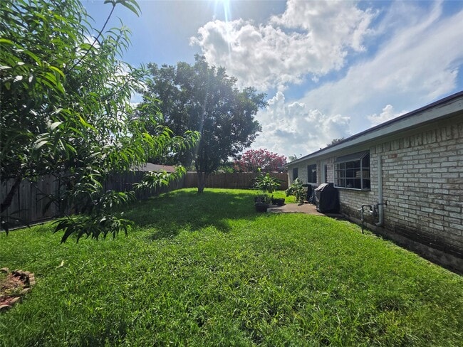 Building Photo - 12531 La Rochelle Dr