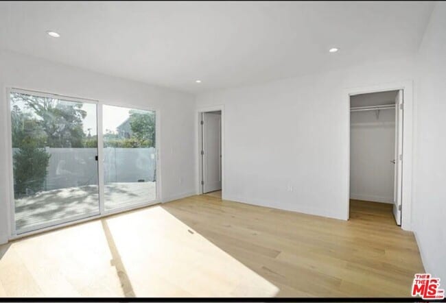 Building Photo - 7406 W 82nd St