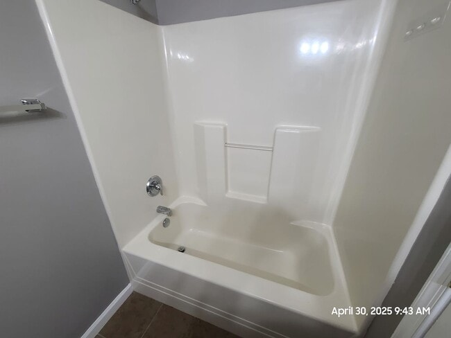 Building Photo - End Unit Town Home in Waynesboro, PA!