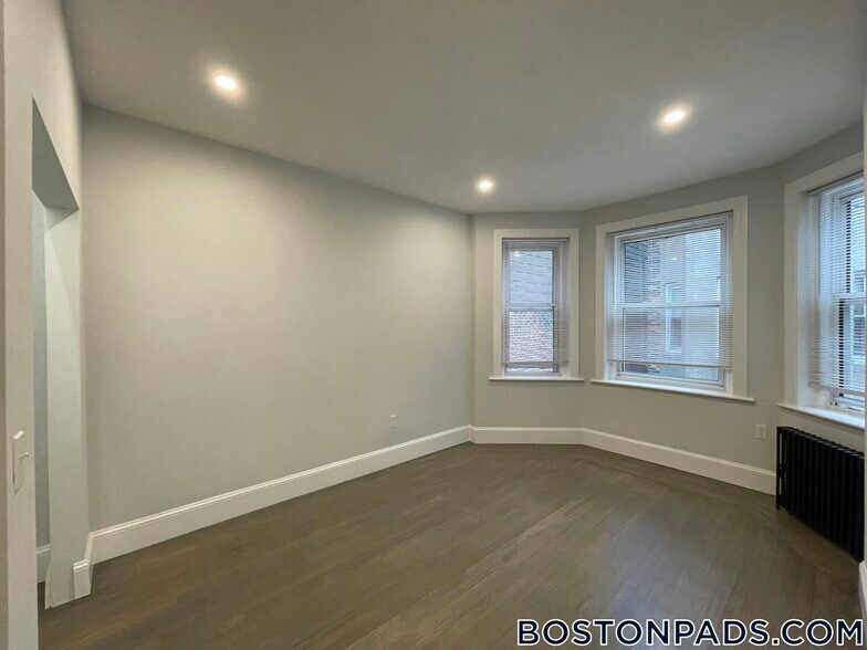 Building Photo - 108 Jersey St