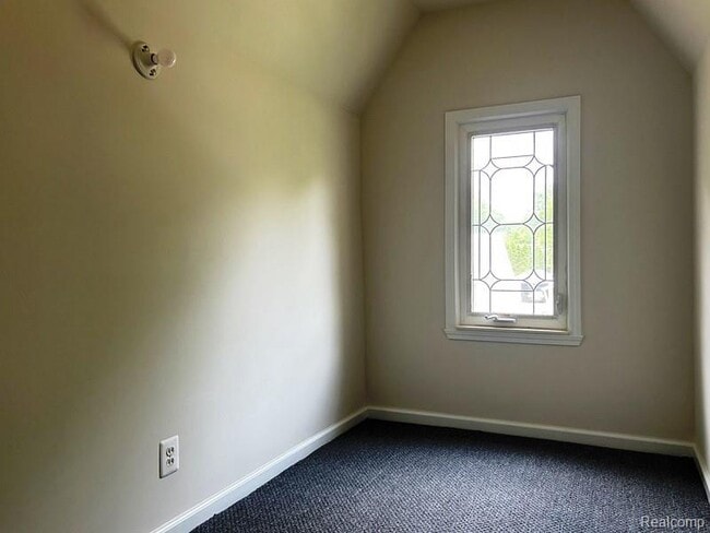 Building Photo - 817 N Dorchester Ave