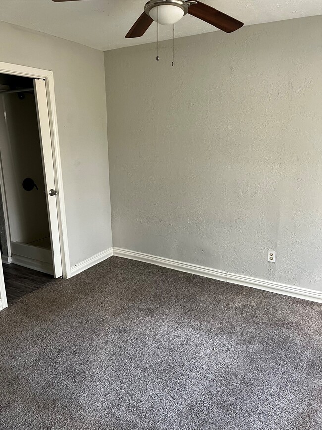 Building Photo - 10533 Barnham St