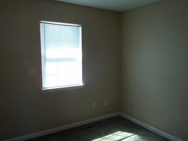 Building Photo - 37085 Brynford Dr