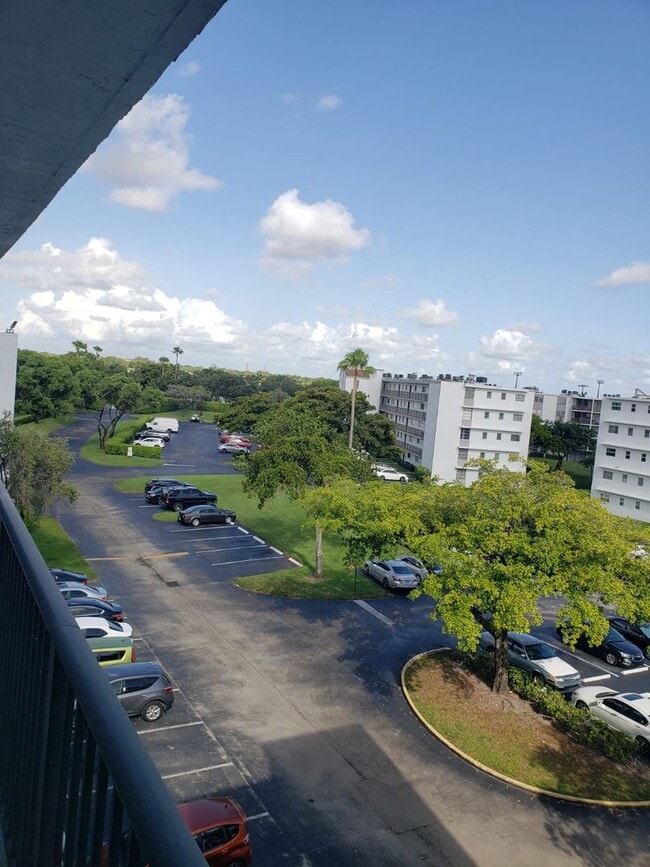 Building Photo - Spacious 2-bedroom apartment for rent in Miramar, FL.