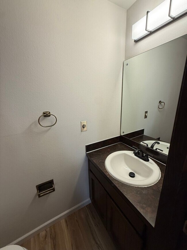 Building Photo - Spacious Single-Level Living with Retro Charm, Private Garage & Abundant Storage