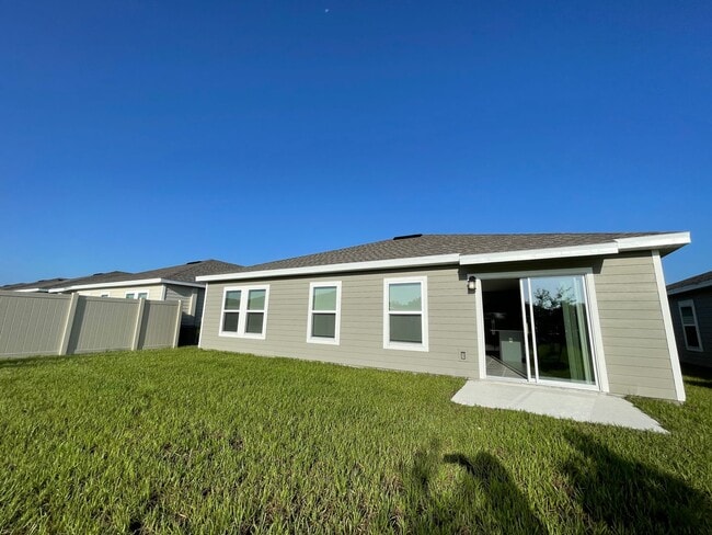 Building Photo - BEAUTIFUL BRAND NEW 2022 Home in the new S...