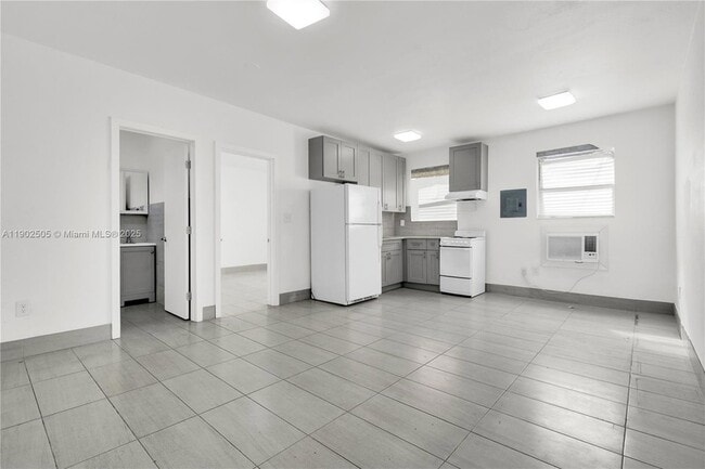 Building Photo - 13390 NE 6th Ave