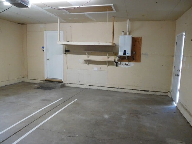 Building Photo - UNR friendly 3 Bedroom , 2 Bath close to campus